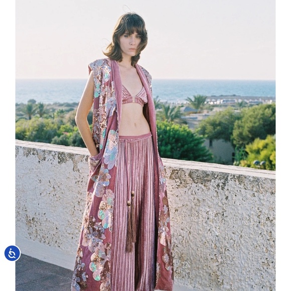 Shiny Vest with Velvet pants - Picture 2 of 3